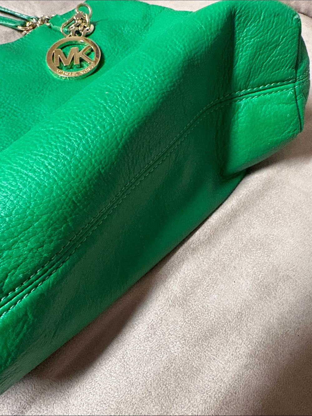 Michael Kors Bright Green Pebbled Leather Tote with Gold Hardware - Picture 3 of 5